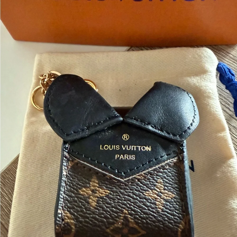 FASHION AirPod Pro 1 Case - Picture 3 of 5